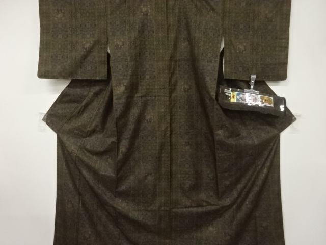 華紋に鳳凰模様織出し本場泥大島紬着物（9マルキ）